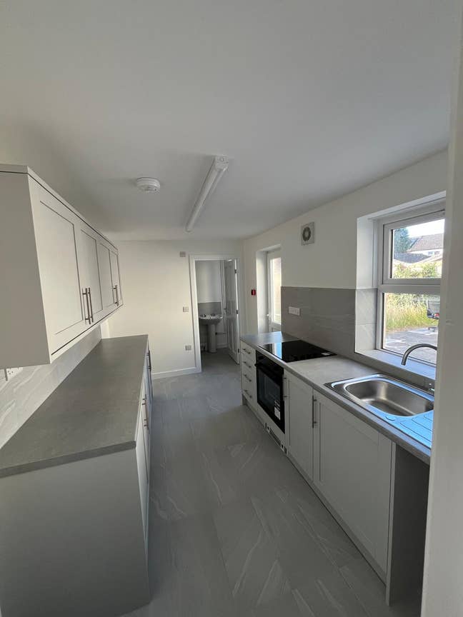 One Bed Flat with Parking Main Photo