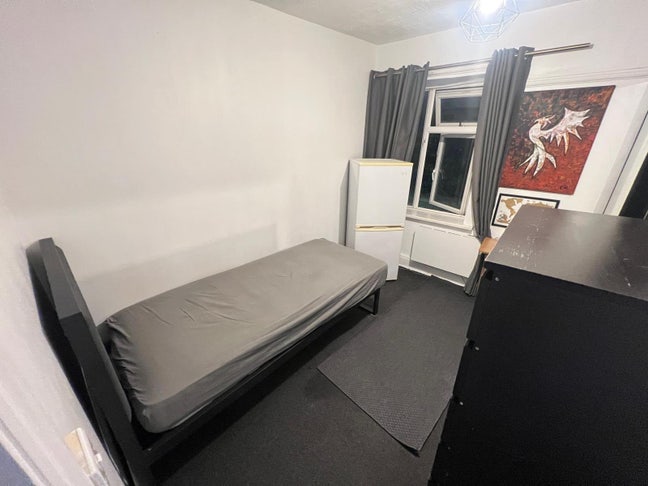  🛏️ Single Room to Let in 📍 Kingsbury  Main Photo
