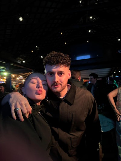 I am a professional male aged 25. I am lookin... Main Photo