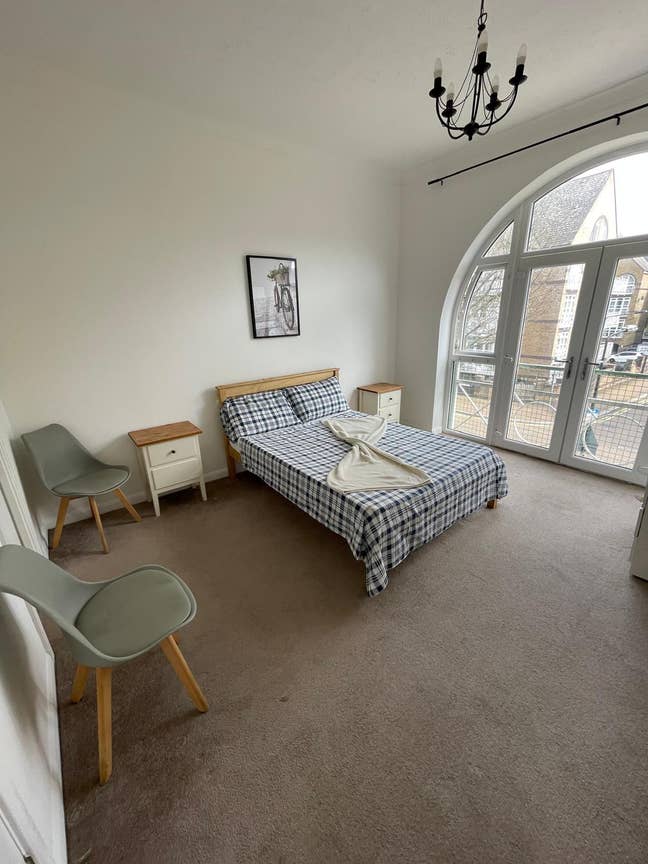 🛏️ Big En-Suite Room to Let in 📍Canada Water Main Photo