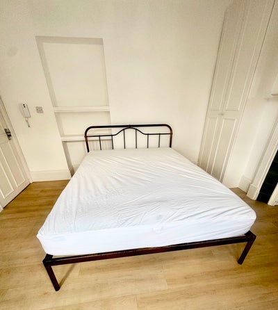 Large Double Room | 2 Mins to Station Main Photo