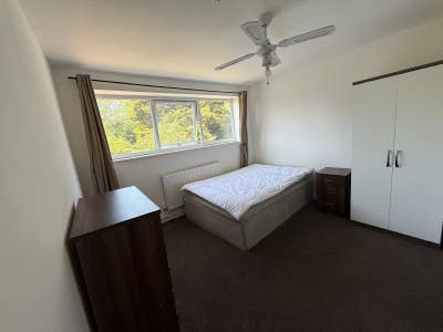 Nice en-suit room  in Peartree bridge Main Photo