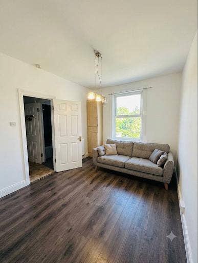 3 Bedroom flat with garden Available Now!!! Main Photo