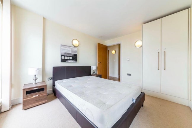 Temporary double room,private bathroom in ilford Main Photo