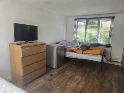 En-Suite Room Is Available For Rent - TW3 2QU Main Photo