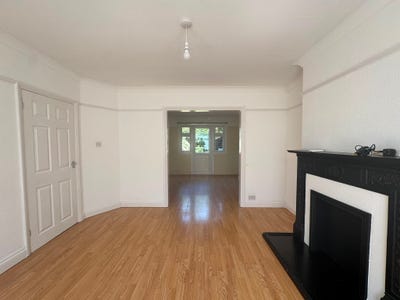 3Bedrooms Lovely House@RM17 6EH/Grays Main Photo