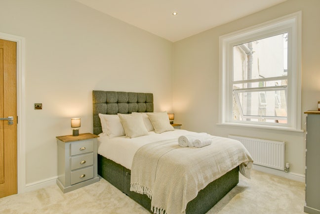 Guy’s Double Room in Beautiful, Sociable Home Main Photo