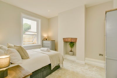 Guy’s Double Room in Beautiful, Sociable Home Main Photo