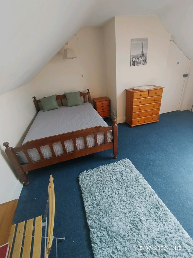 Large Sanctuary Loft Room Near Town/Hospital Main Photo