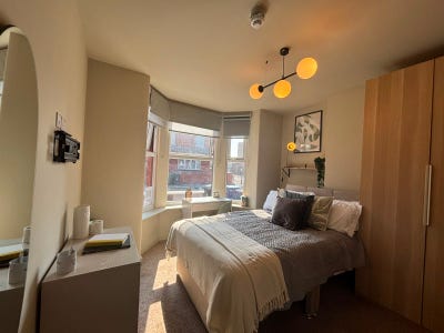 Three luxury Double Ensuite Rooms Available Now Main Photo