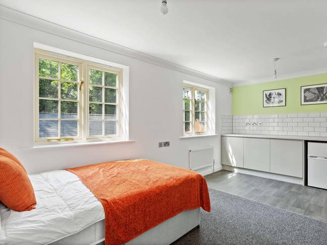 Amazing Room in King Henry Chase - PE3 Main Photo
