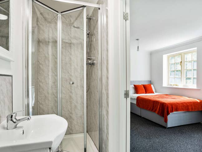 Amazing Room in King Henry Chase - PE3 Main Photo