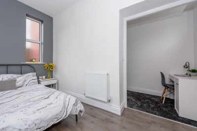 6 Bed Apartment nr Smithdown Rd & Lark Lane Main Photo