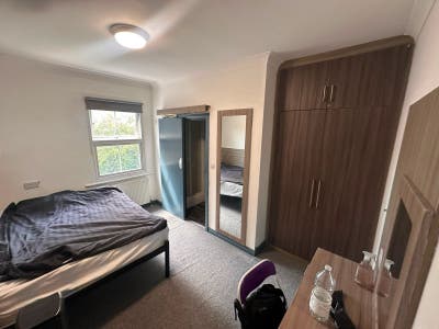 En-suite Double Bed Room In Sheperd's Bush Main Photo