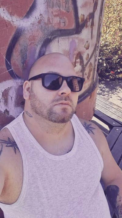Professional Male seeks a single or double room Main Photo
