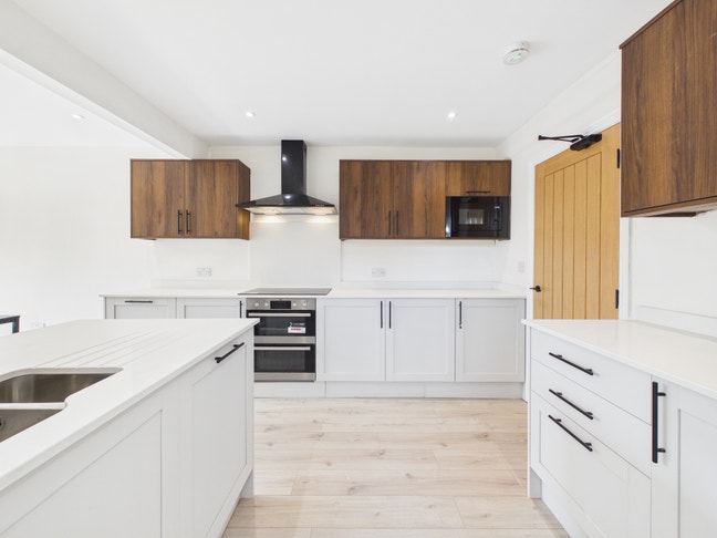 Brand New En Suite Luxury Rooms Available  Main Photo