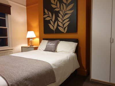 ✔ Spacious en-suite room  Main Photo