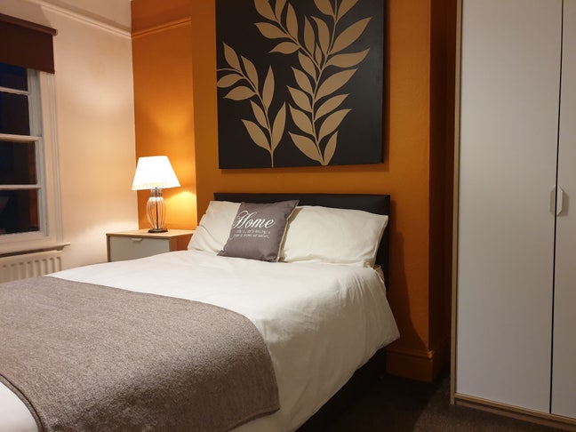 ✔ Spacious en-suite room  Main Photo