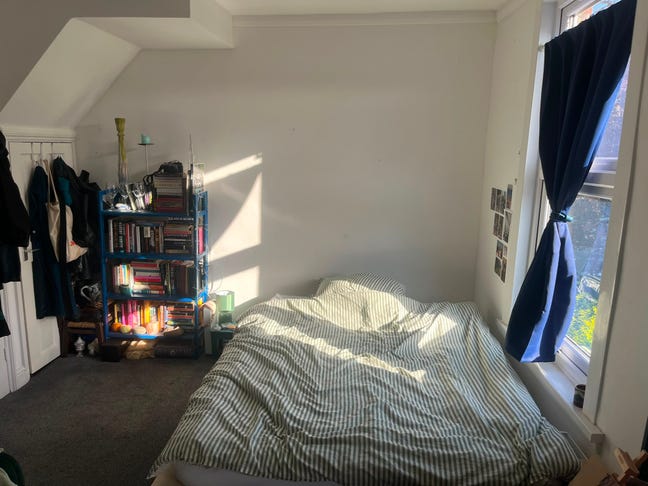 Large bright room, 2 mins from Turnpike Lane Main Photo
