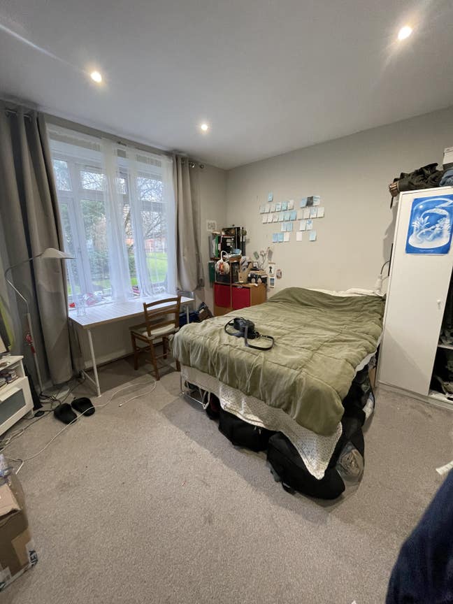 Double Room Available in Dumbreck in a 2 Bed Flat Main Photo