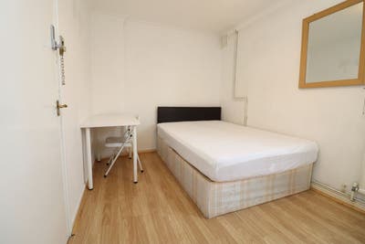 Next to Westfield, 2 Available Rooms in Stratford Main Photo