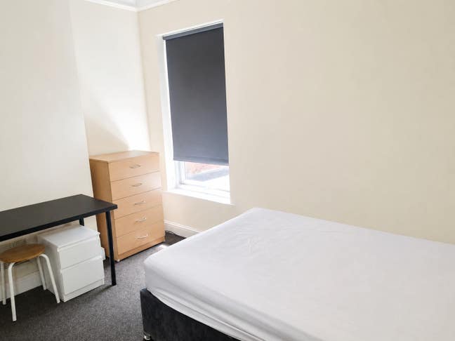 Room to rent prime location near tube bills incl Main Photo