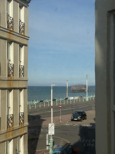 Large Sunny Room Next to Beach Main Photo
