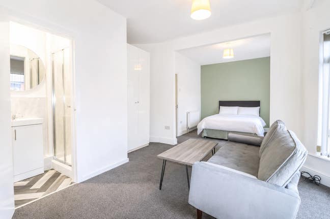 1 Huge Double En Suite Room Ready from 21/09/26! Main Photo