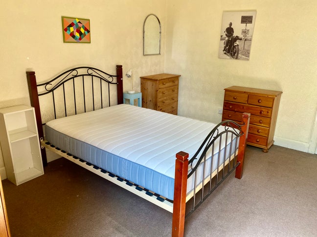Double room in large flat in Hillhead  Main Photo