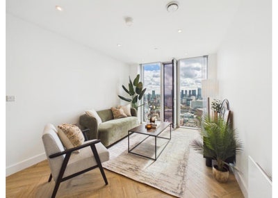 Looking to share 2 bedroom, 2 bathroom new flat Main Photo