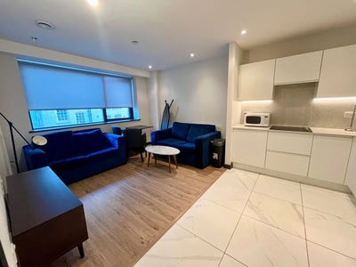 One Bedroom Flat in Liverpool City Centre  Main Photo