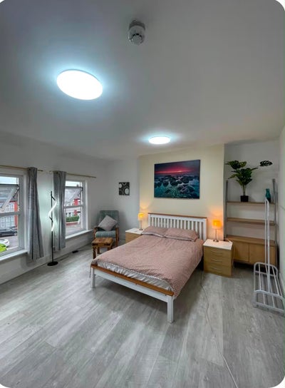 Studio Flat to rent Main Photo