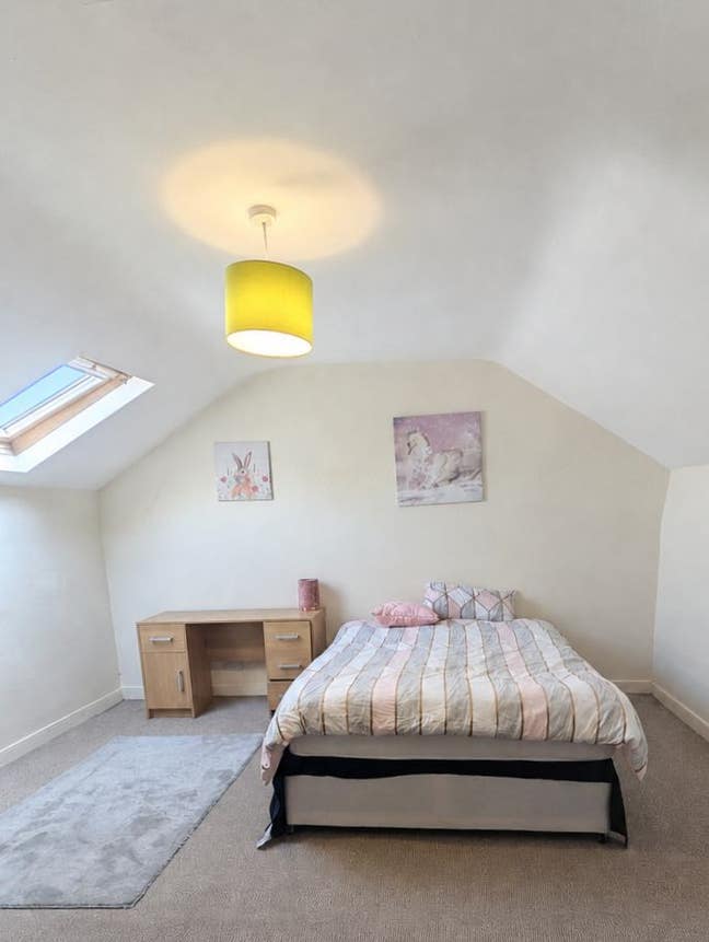 🏡 Spacious Loft Room- Salford M7  Main Photo