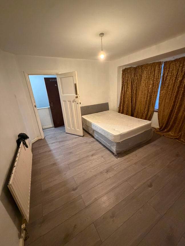 2 Double rooms available for rent Luton Main Photo