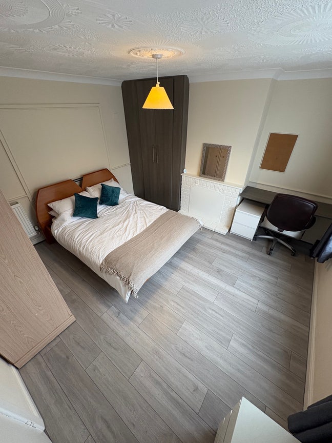 Double Rooms For Rent Frobisher Avenue BH12 Main Photo