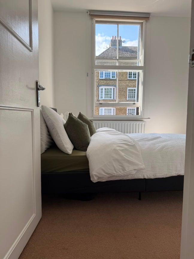 1 Bedroom with Ensuite in Beautiful Location  Main Photo