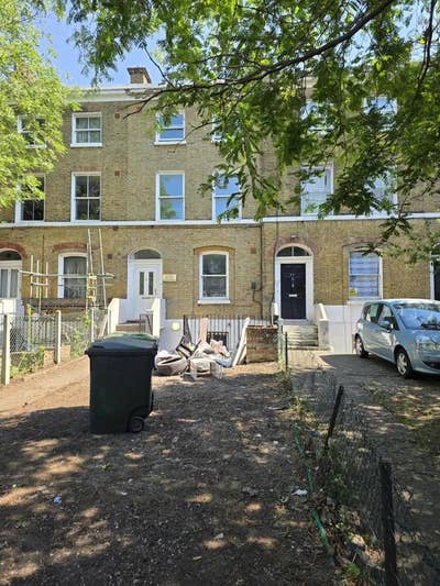 2 bed flat to rent Romford Road, London E15 Main Photo