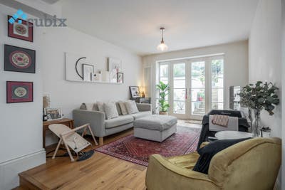 High spec 2 bed 2 bath garden period conversation Main Photo