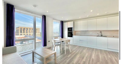 Double En-suite available in 2 bed flat Main Photo