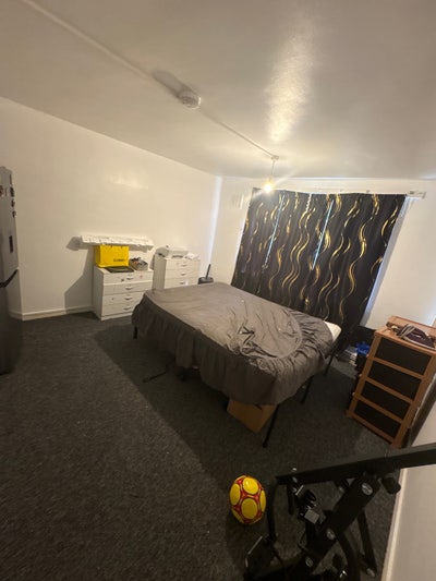 Room in Brixton, 15 minutes from the start  Main Photo