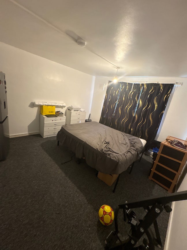 Room in Brixton, 15 minutes from the start  Main Photo