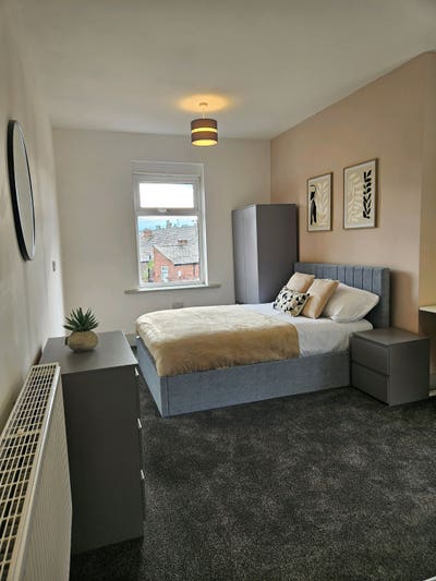 Studio Room with own kitchenette - Central 📍 Main Photo