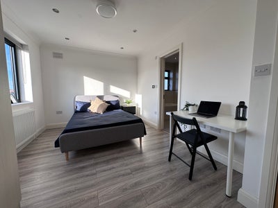 Luxury EnSuite | Just 9 Mins to Jubilee Line Main Photo