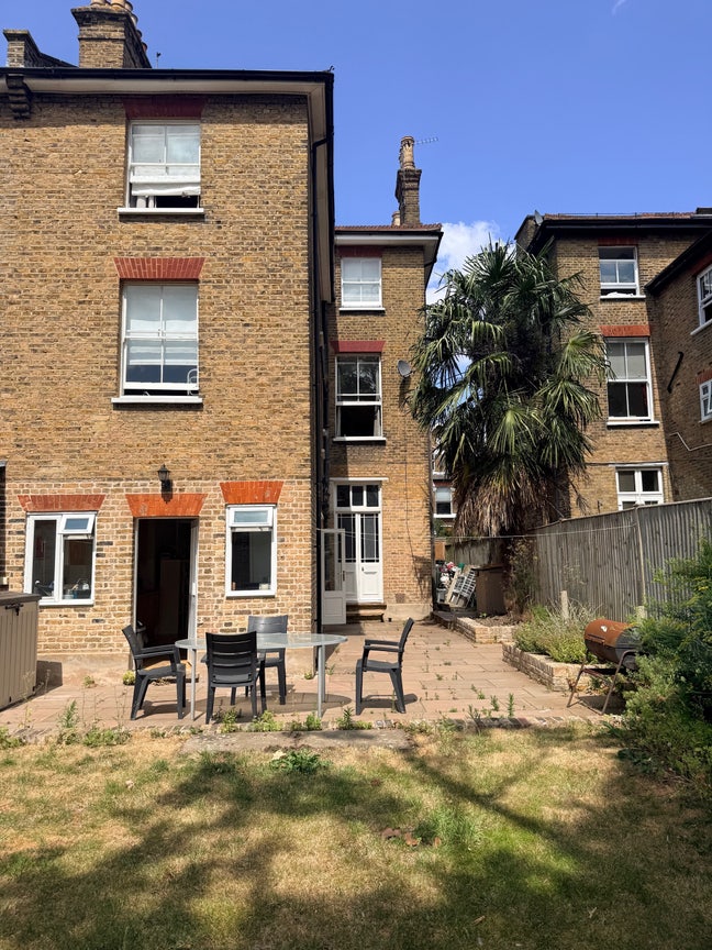 Gorgeous Double in Large House with Garden Main Photo