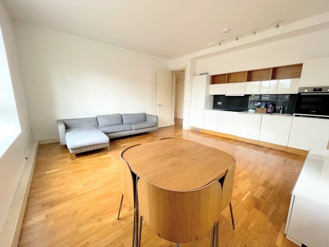 2 Bed Flat, Old Kent Road, SE1 Main Photo