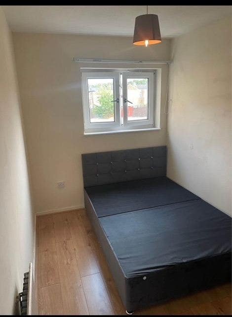 Single Room is available for rent in - E13 0TB Main Photo