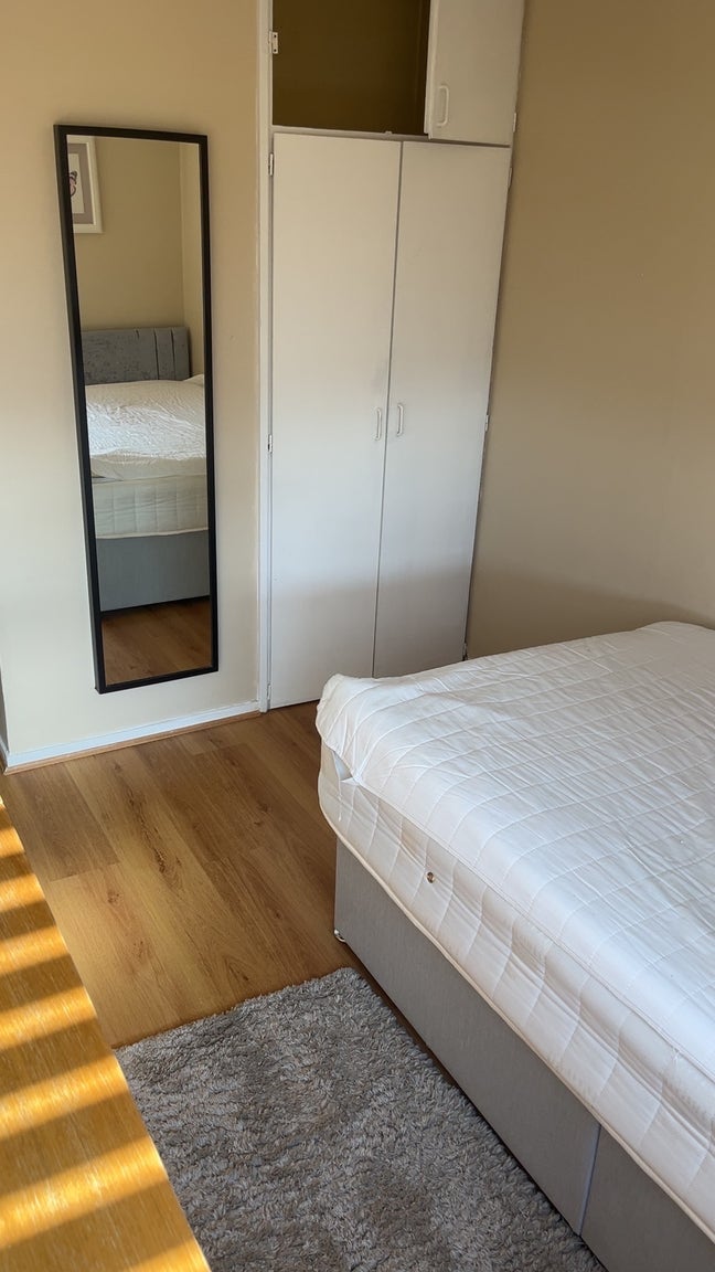 Furnished double room available, bills included. G Main Photo