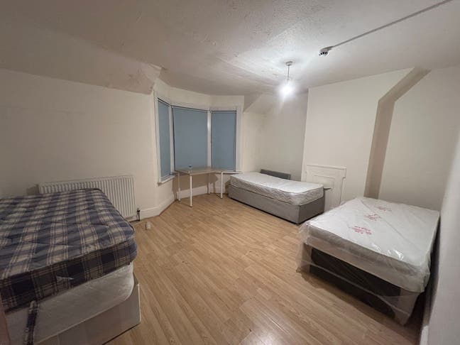Large & Vast Studio for Rent- WD18 7SJ Main Photo