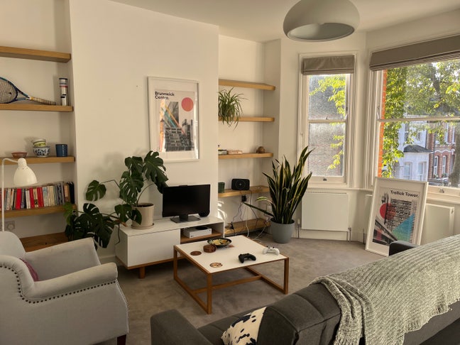 Spare rooms in SW2 flat! Main Photo