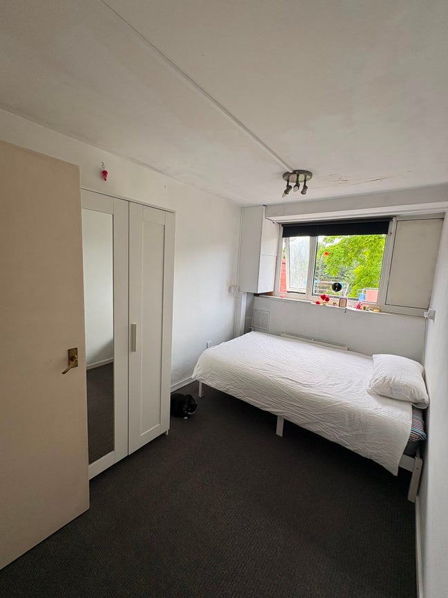 Long  term room Main Photo